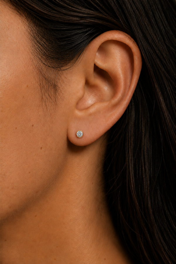 Round half bezel studs