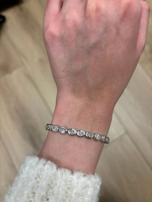 Oval Bezel East-West